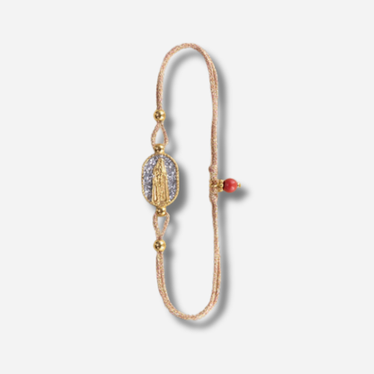 Bracelet Nonza Madone Argent Amadrina sur cordon réglable avec Madone dorée, pavage de paillettes argentées et perle de corail naturelle