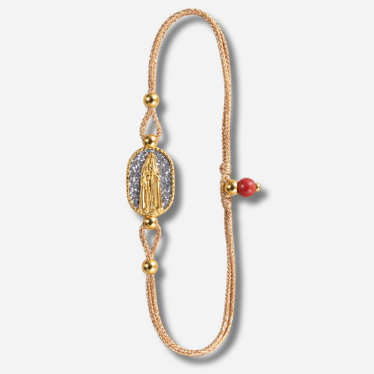 Bracelet Nonza Madone Argent Amadrina sur cordon réglable avec Madone dorée, pavage de paillettes argentées et perle de corail naturelle