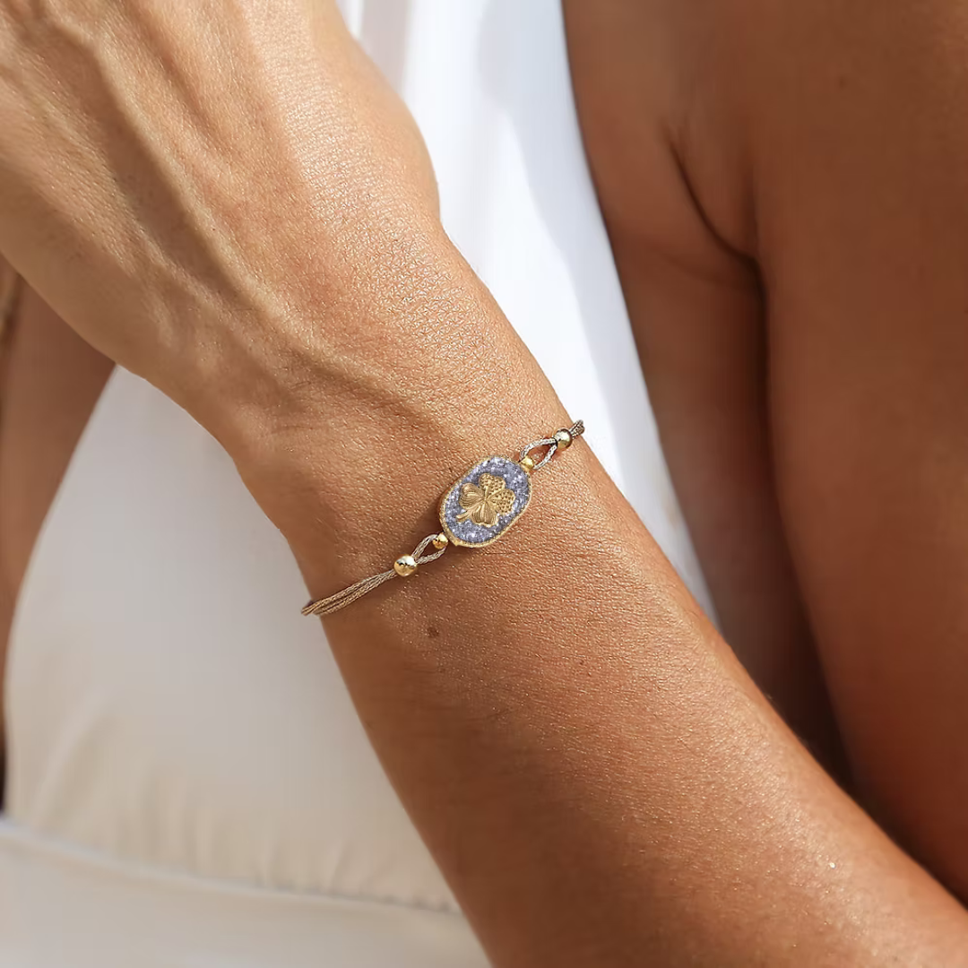 Bracelet Nonza Trèfle Argent Amadrina Corse avec médaillon argenté pailleté et trèfle doré
