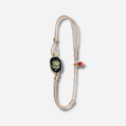 Bracelet Nonza Trèfle Noir Amadrina Corse avec médaillon noir pailleté et trèfle doré
