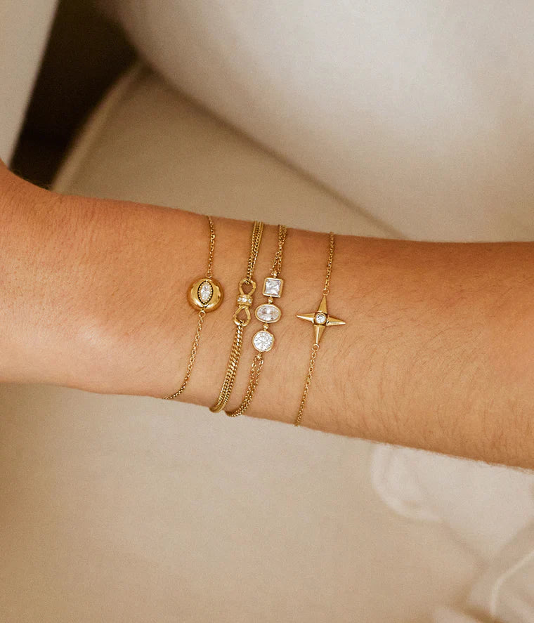 Bracelet Pardu ZAG en acier inoxydable doré avec trois zirconiums de formes variées