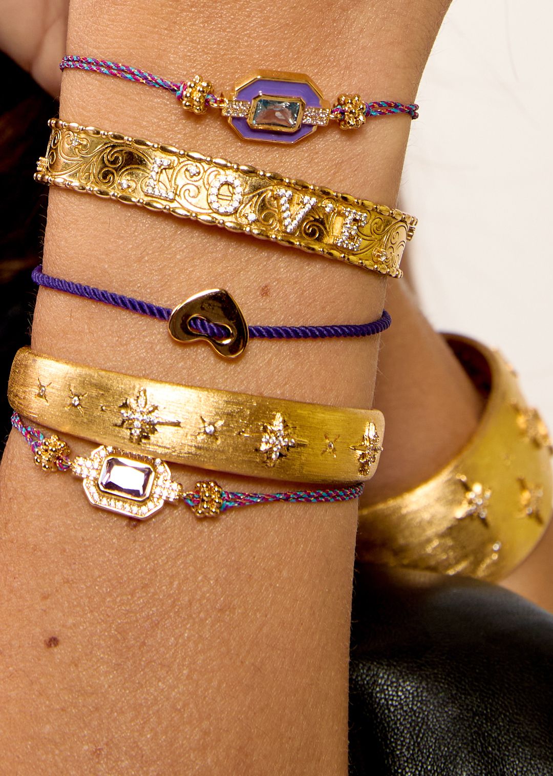 Bracelet Purple Corazon Mya Bay porté en accumulation
