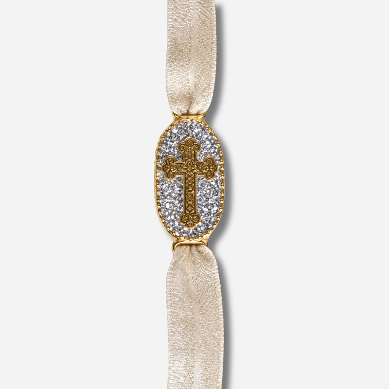 Bracelet Saleccia Croix Argent Amadrina sur ruban réglable avec croix dorée, pavage de paillettes argentées et perle de corail naturelle