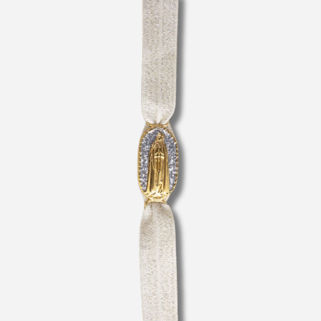 Bracelet Saleccia Madone Argent Amadrina sur ruban réglable avec Madone dorée, pavage de paillettes argentées et perle de corail naturelle