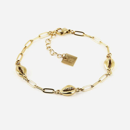 Bracelet Sanae ZAG en acier doré avec chaîne à maillons et coquillages cauris