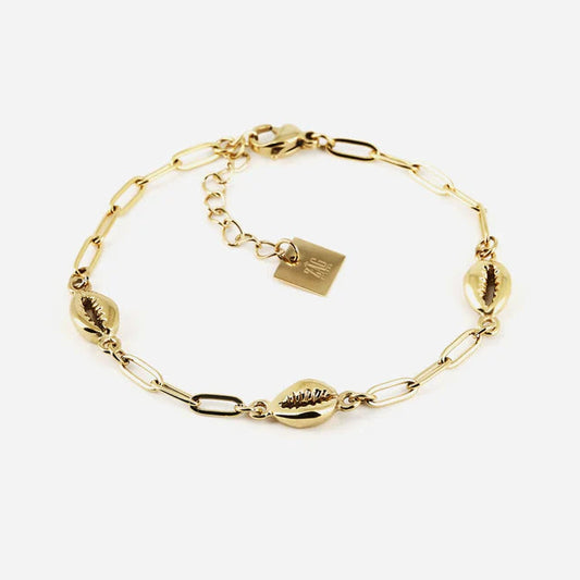 Bracelet Sanae ZAG en acier doré avec chaîne à maillons et coquillages cauris