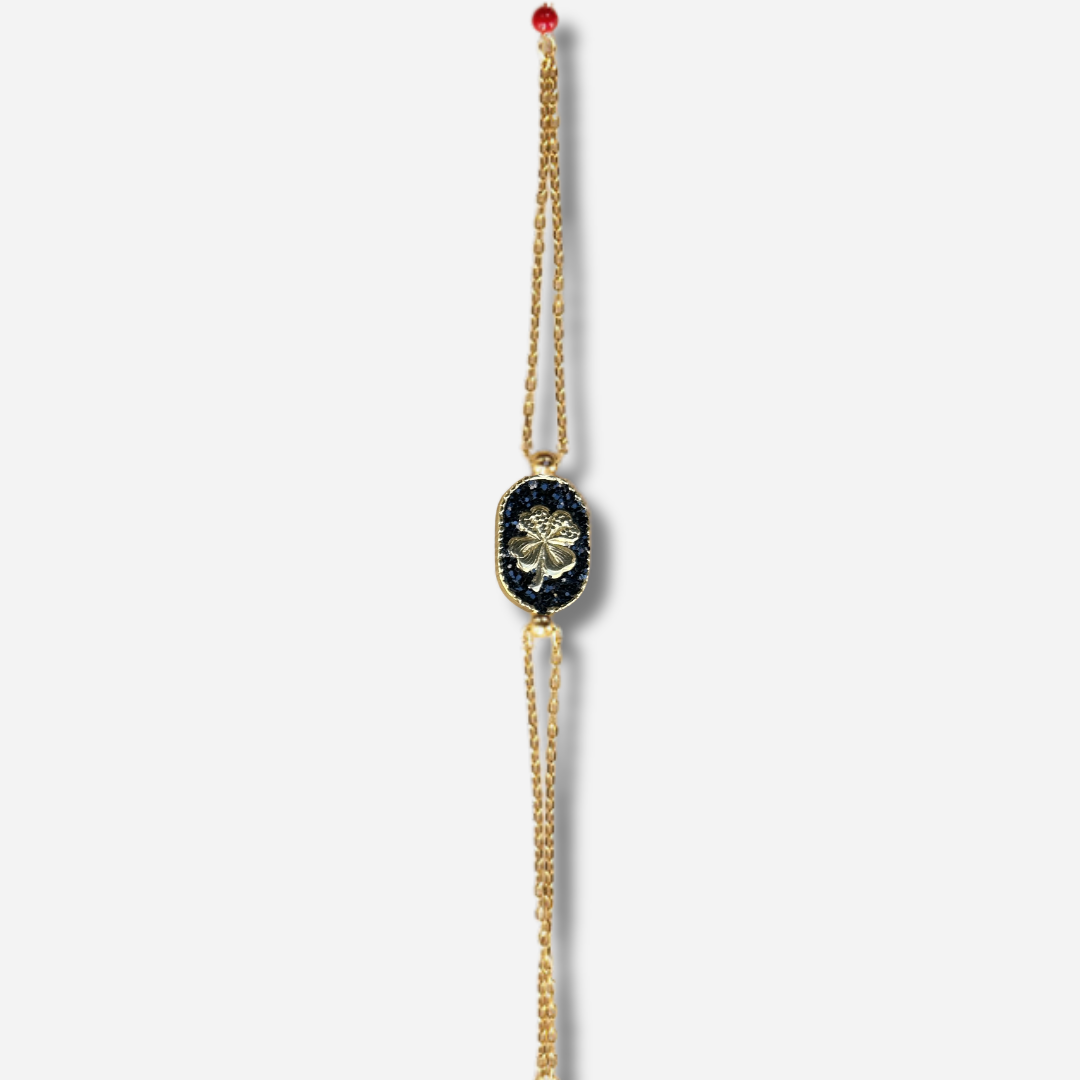 Bracelet Santa Giulia Trèfle Noir Amadrina Corse avec trèfle doré, paillettes noires et double chaîne dorée
