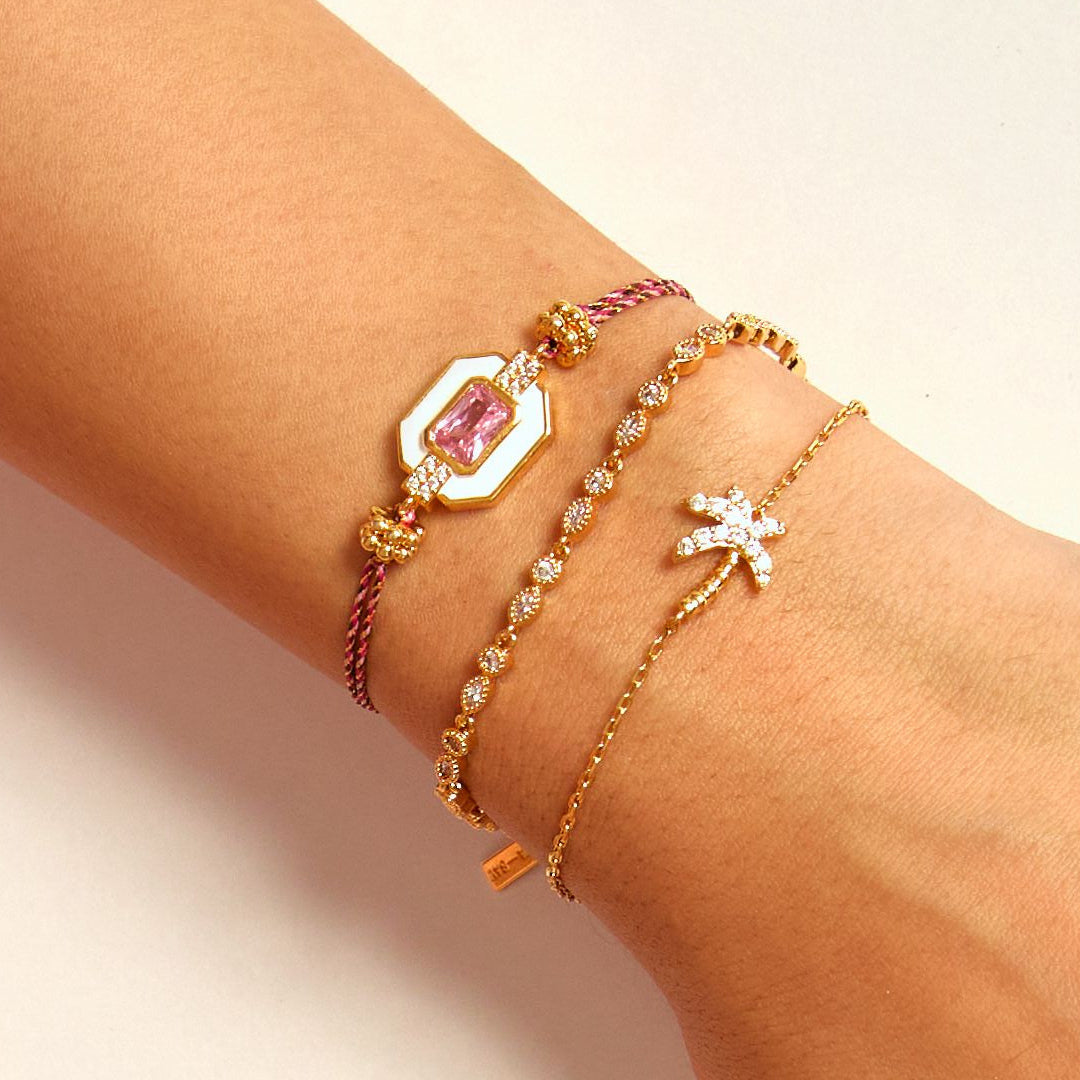 Bracelet White Art Deco Mya Bay porté au poignet