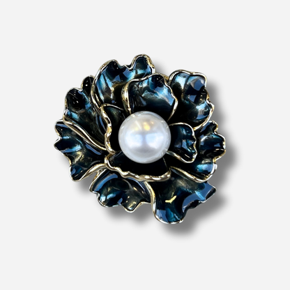 Broche aimantée fleur bleue avec perle centrale