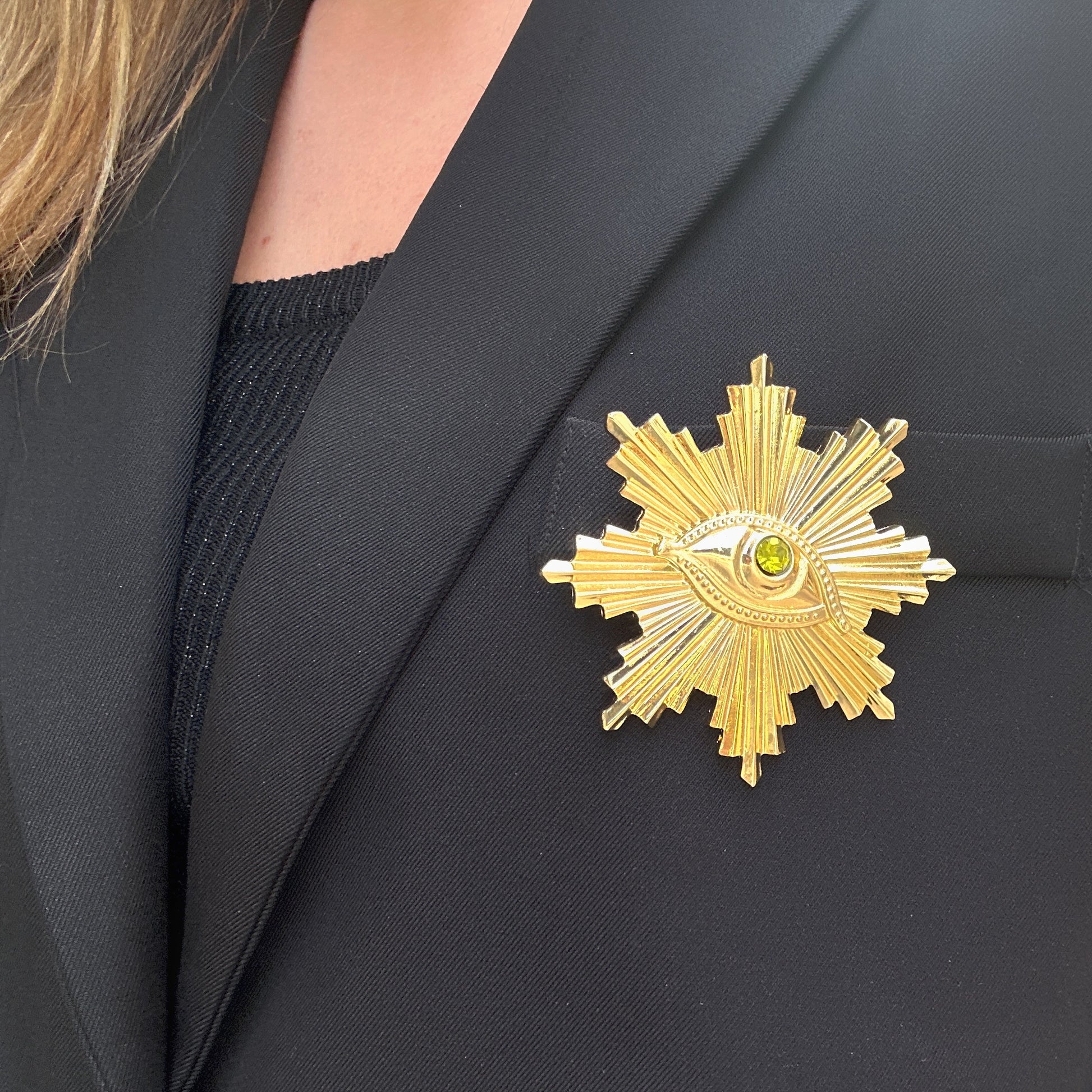 broche-aimantee-oeil-dore-divinity-sete