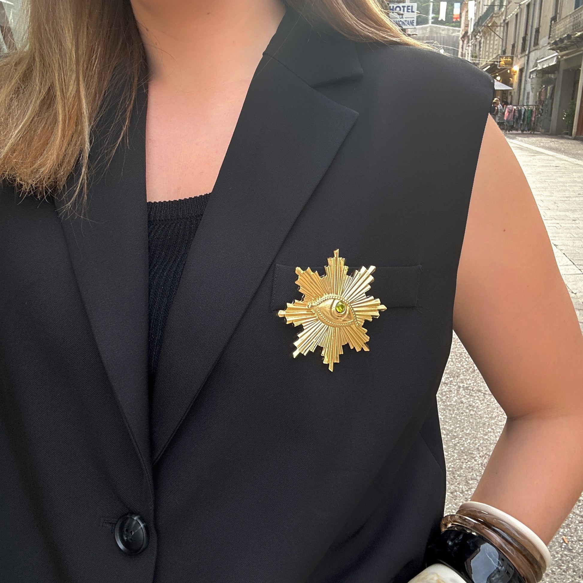 broche-aimantee-oeil-dore-divinity-sete