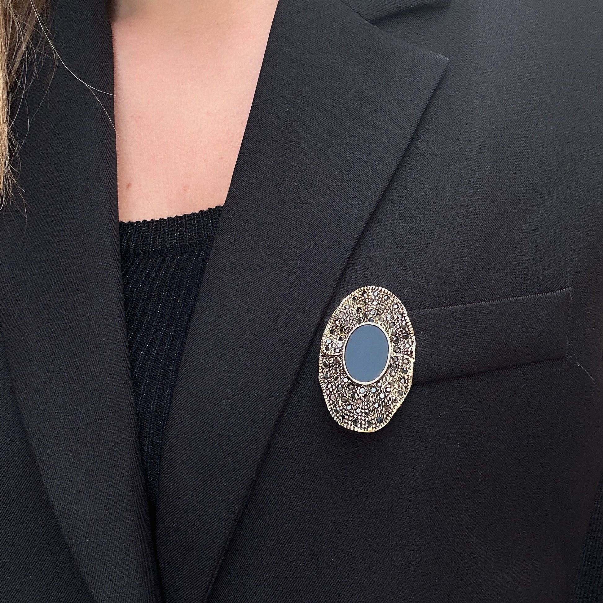broche-aimantee-ovale-noir-strass-divinity-sete