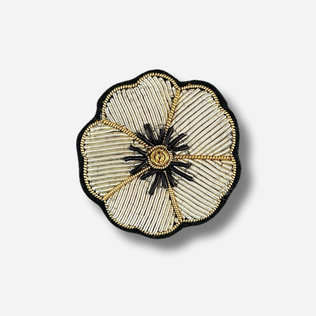 Broche bijou femme camélia brodé doré et noir