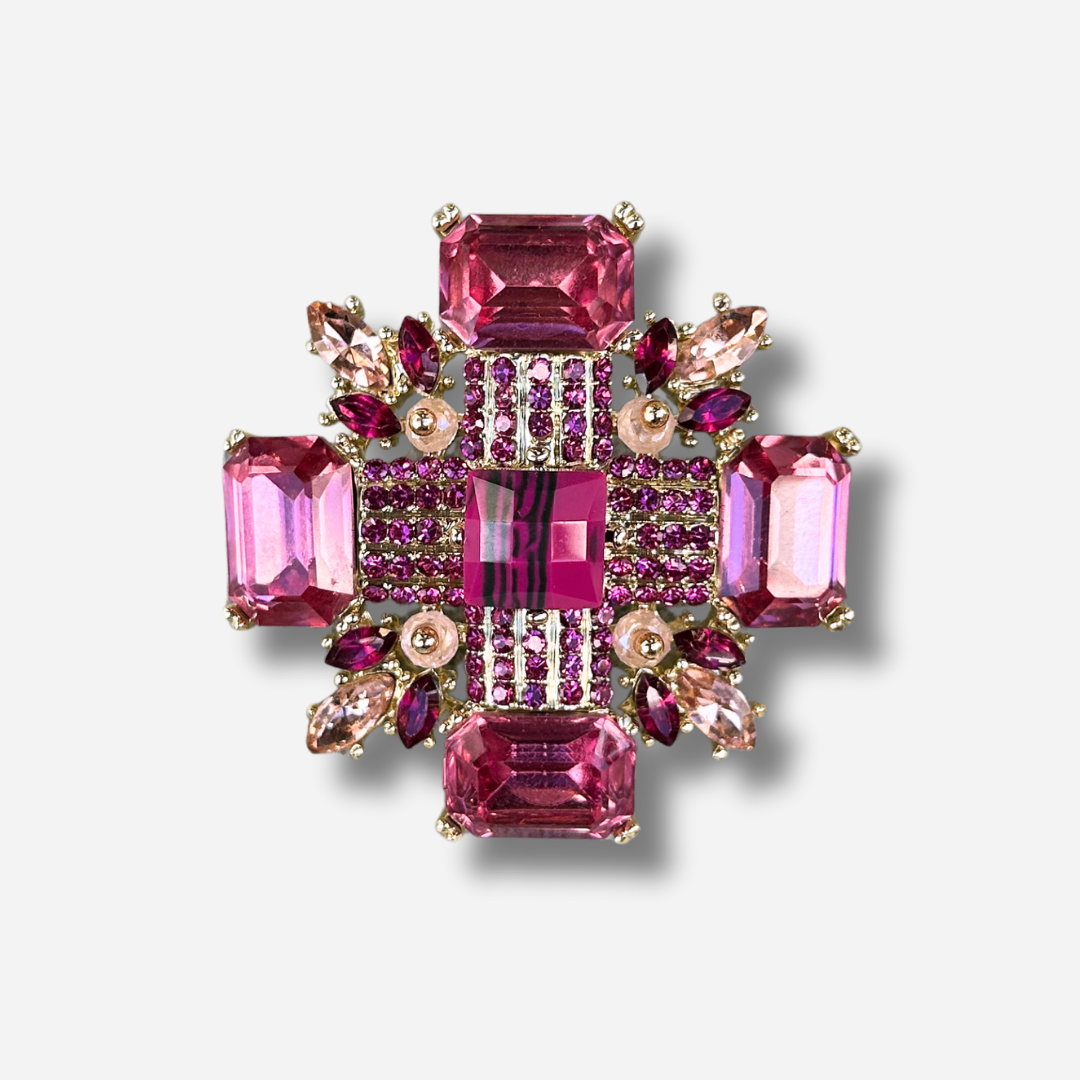 Broche bijou femme croix rose pierres facettées et cabochon central