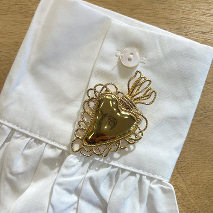Détail broche ex-voto doré ajouré
