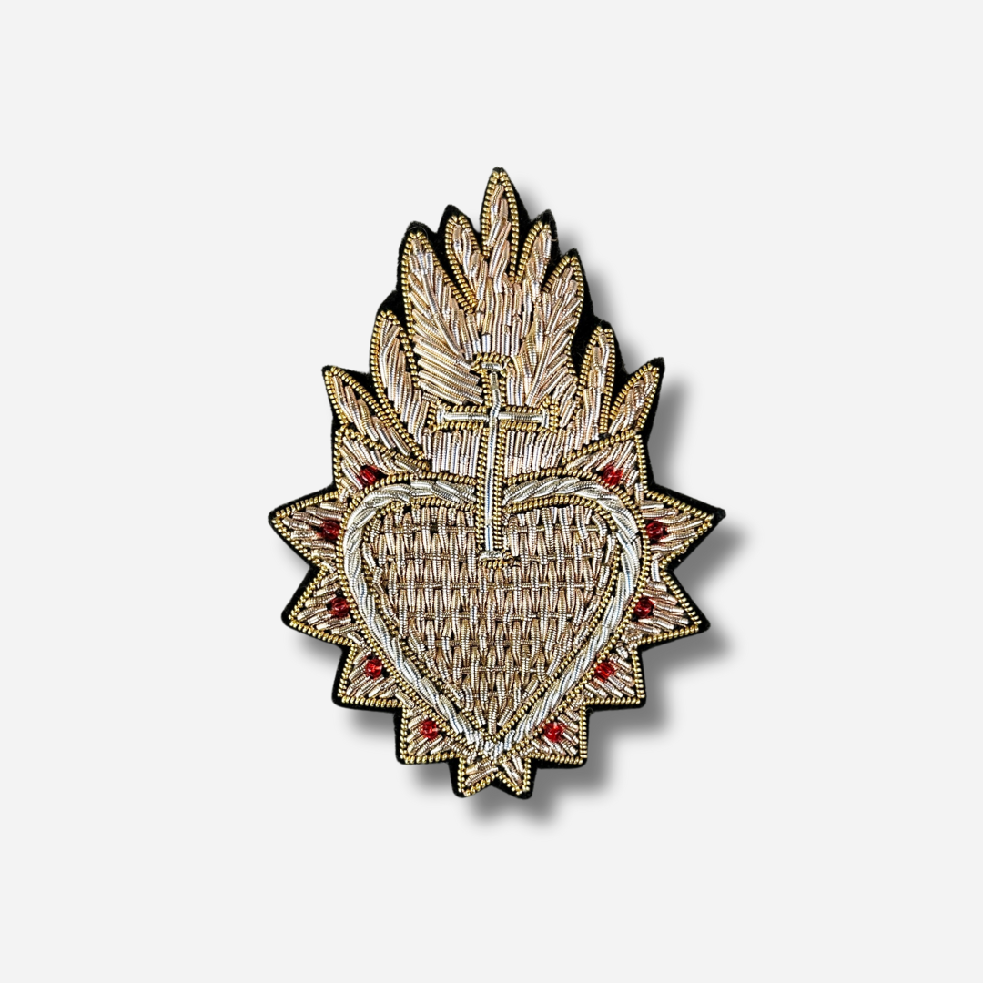 Broche bijou femme feu sacré cœur brodé