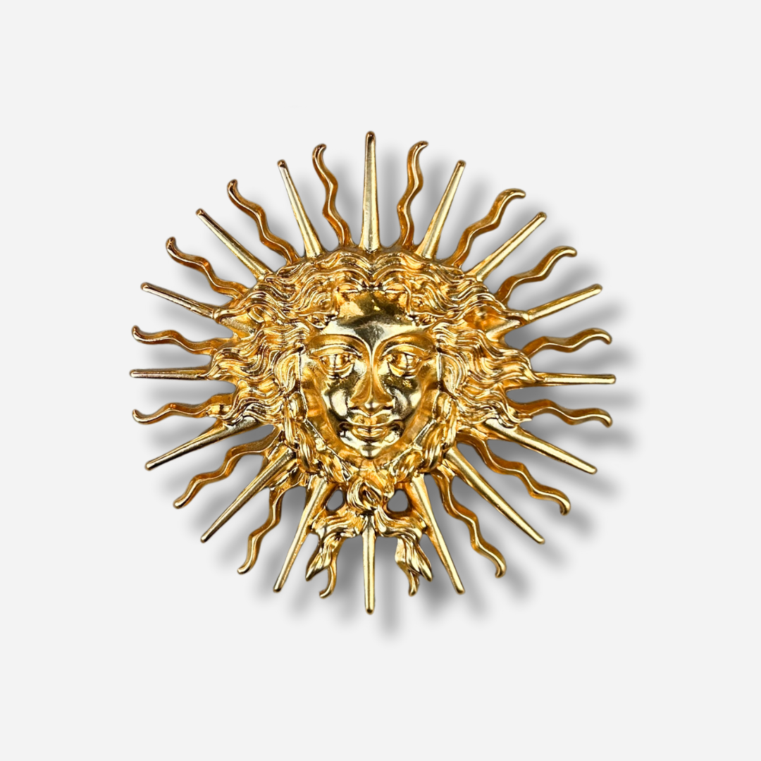 Broche bijou femme Medusa dorée en forme de soleil rayonnant