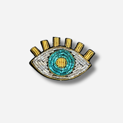 Broche bijou femme œil bleu brodé en perles et fils dorés