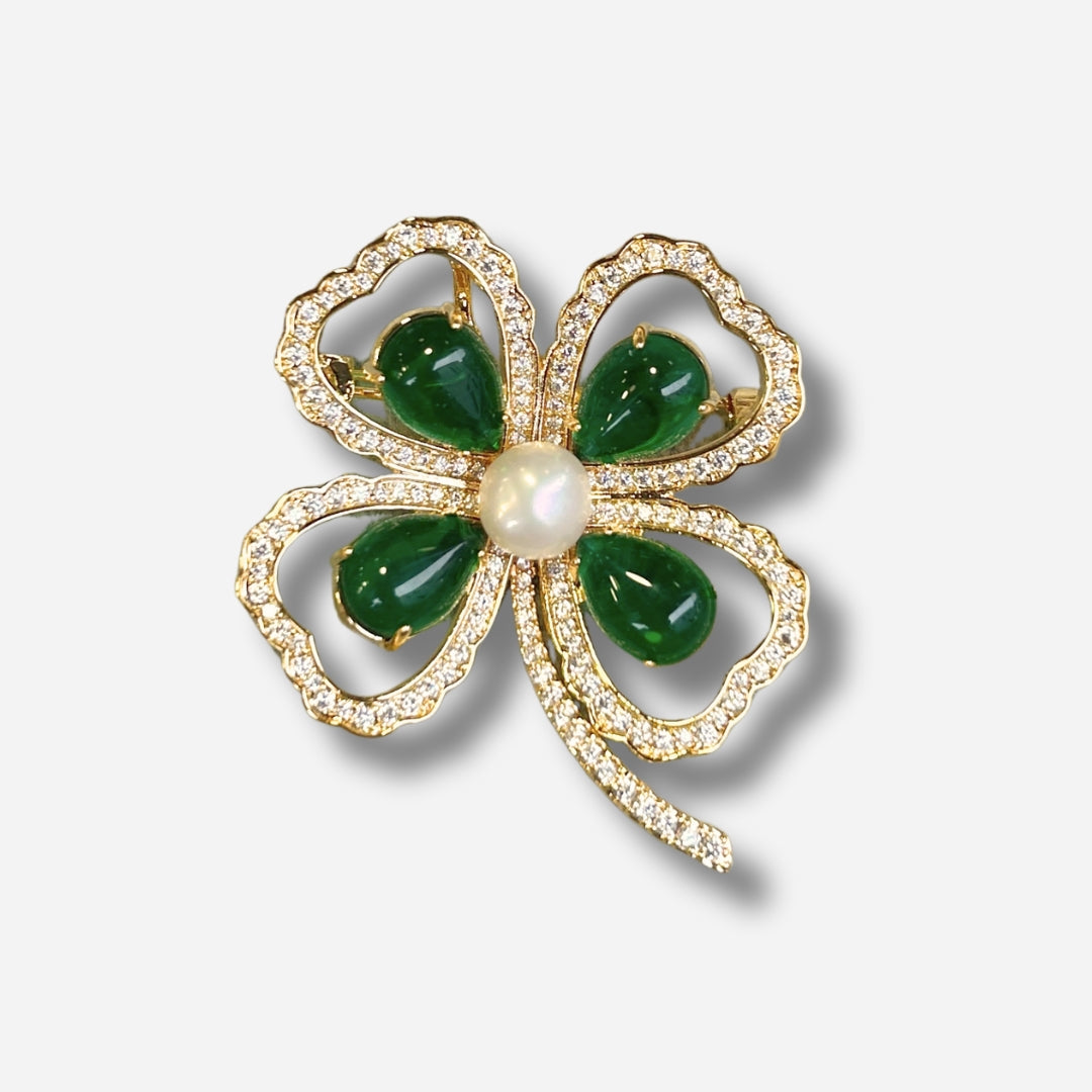 Broche bijou femme trèfle vert pierres et perle centrale