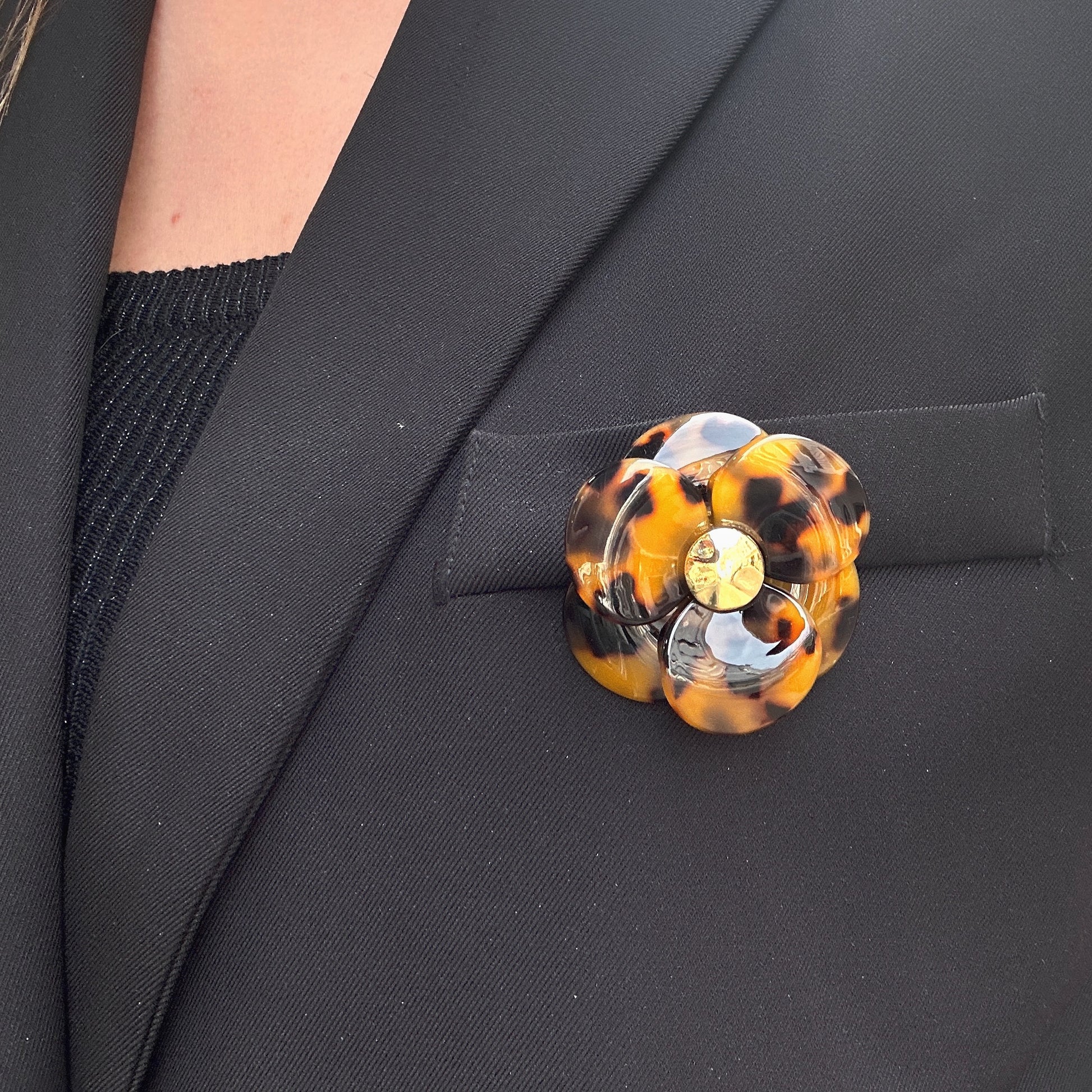 broche-camelia-ecaille-divinity-sete