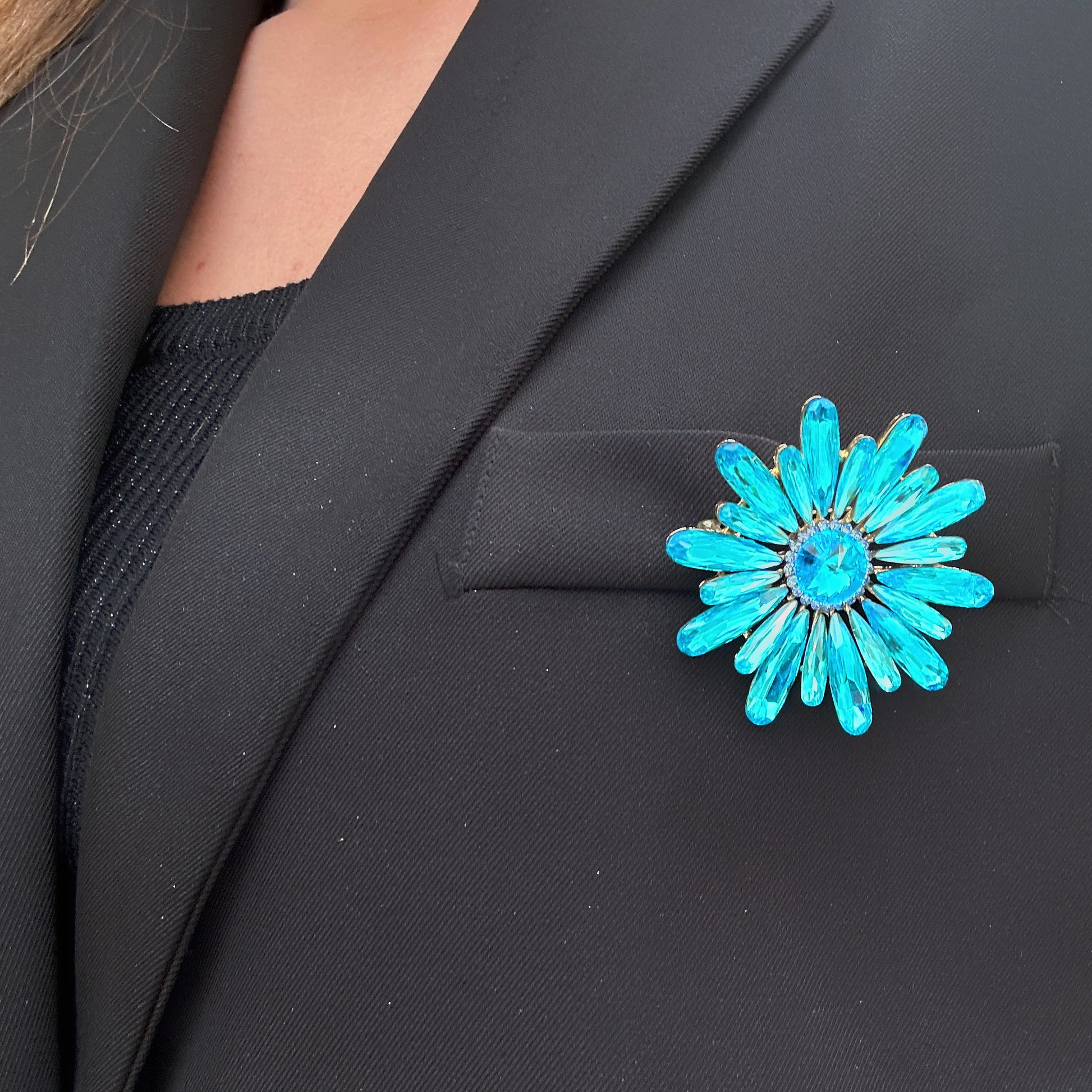 broche-chrysantheme-bleu-divinity-sete