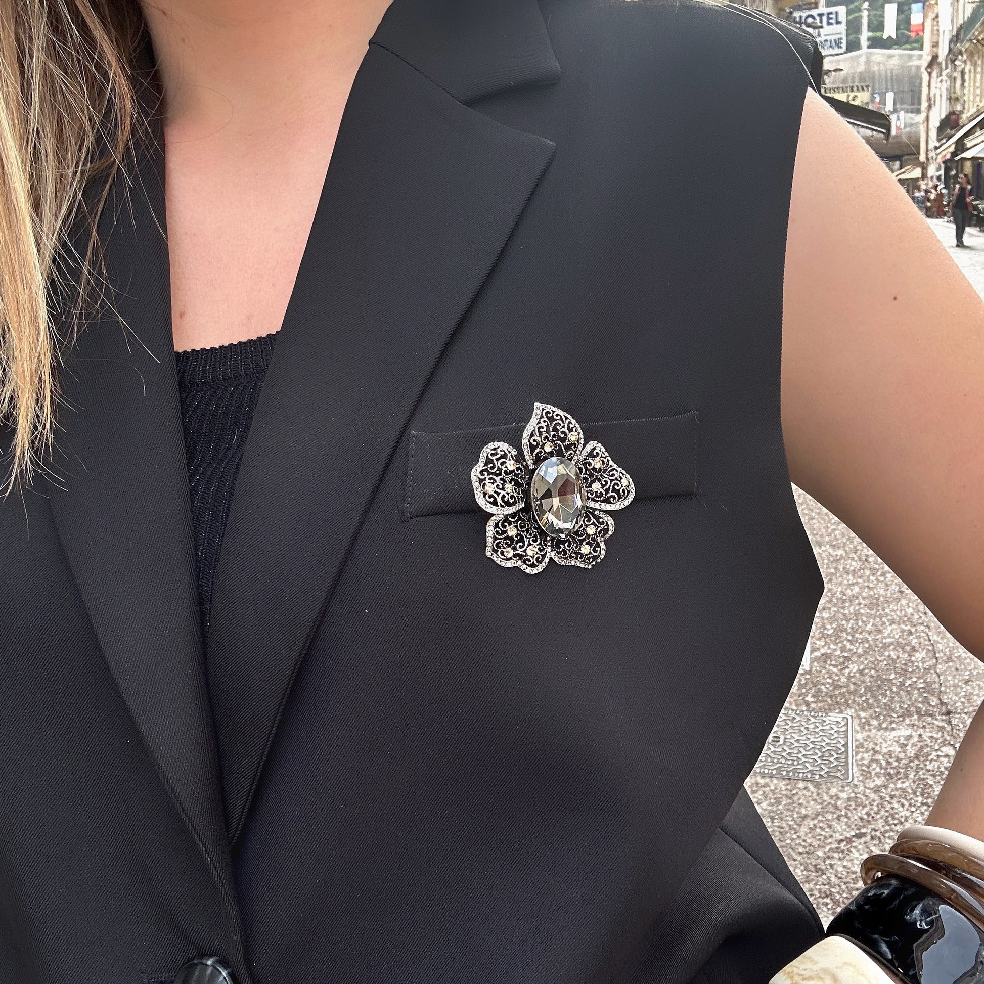broche-fleur-argent-beige-divinity-sete