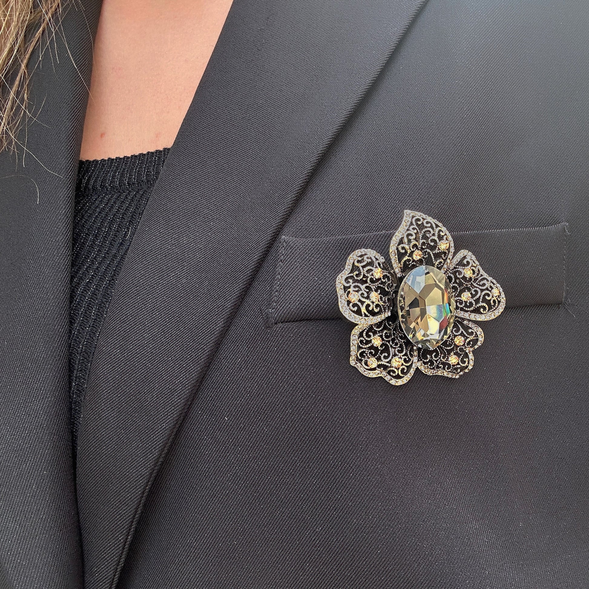 broche-fleur-argent-beige-divinity-sete