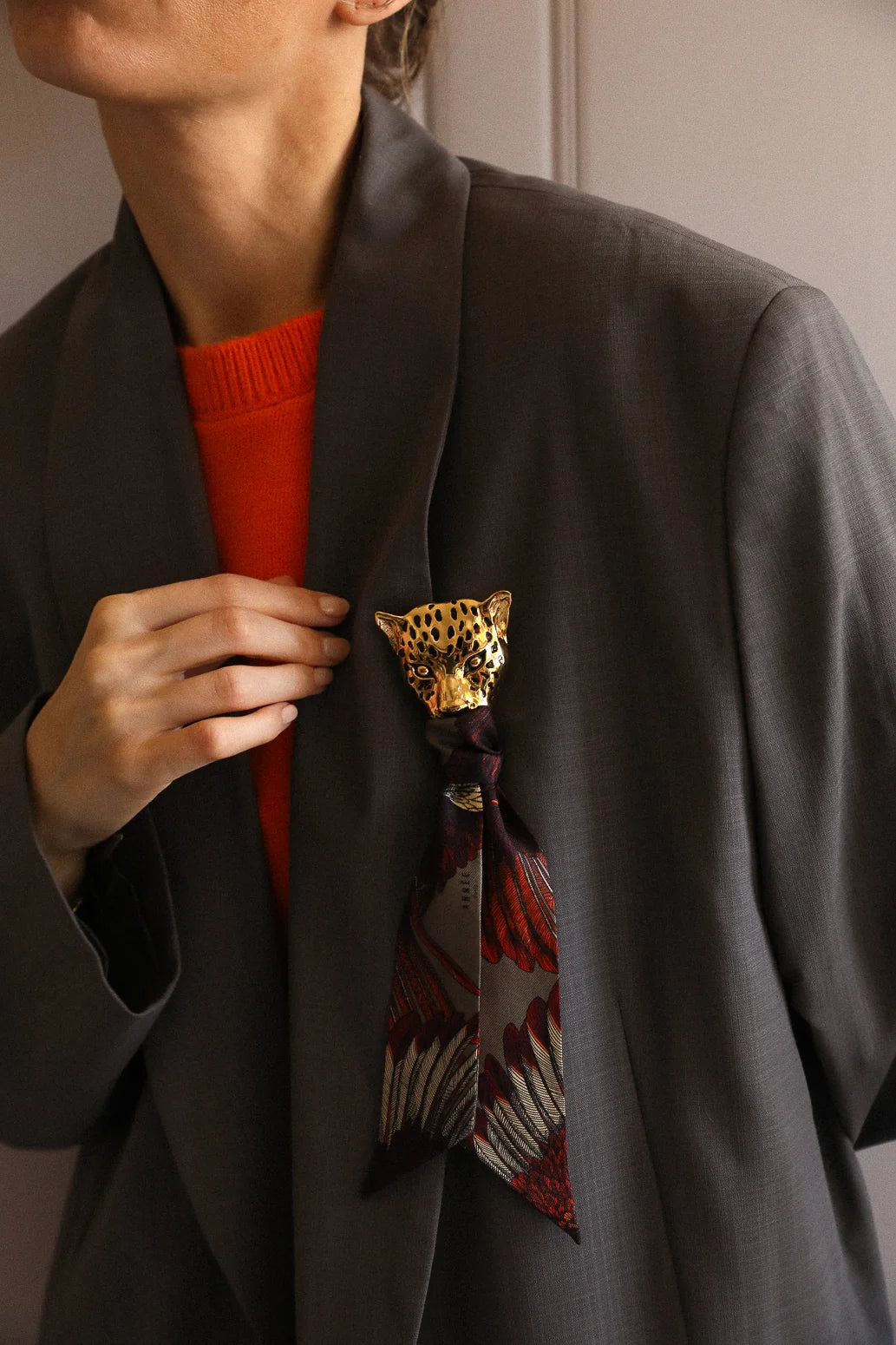 Broche Léopard Gold An-née dorée et noire modulable avec ruban ou Bandy