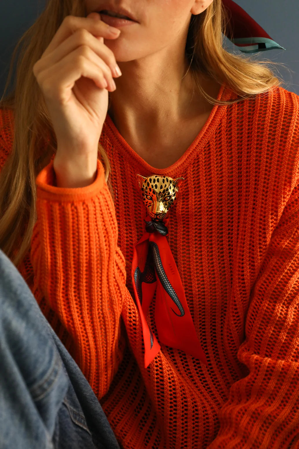 Broche Léopard Gold An-née dorée et noire modulable avec ruban ou Bandy