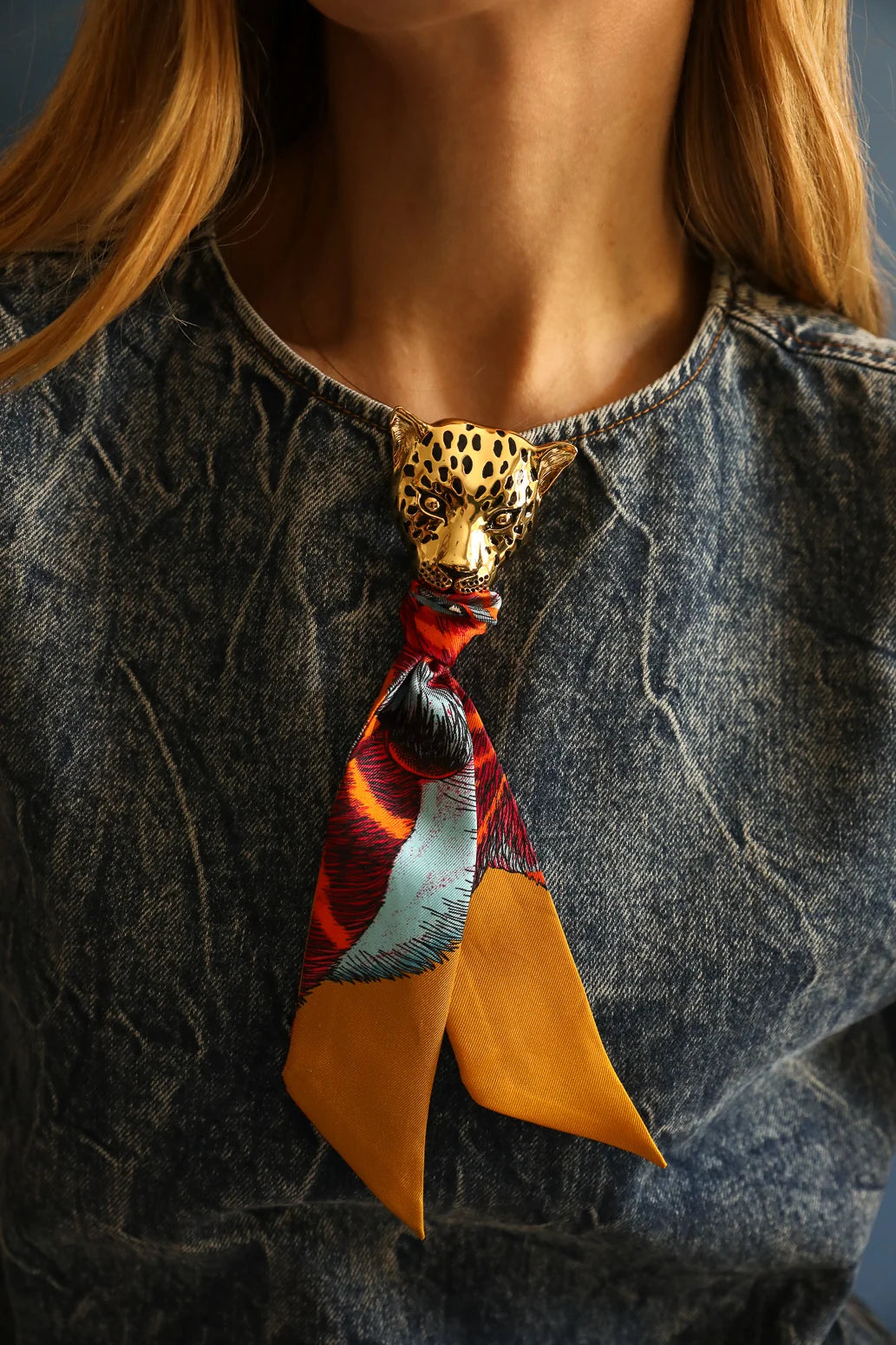 Broche Léopard Gold An-née dorée et noire modulable avec ruban ou Bandy