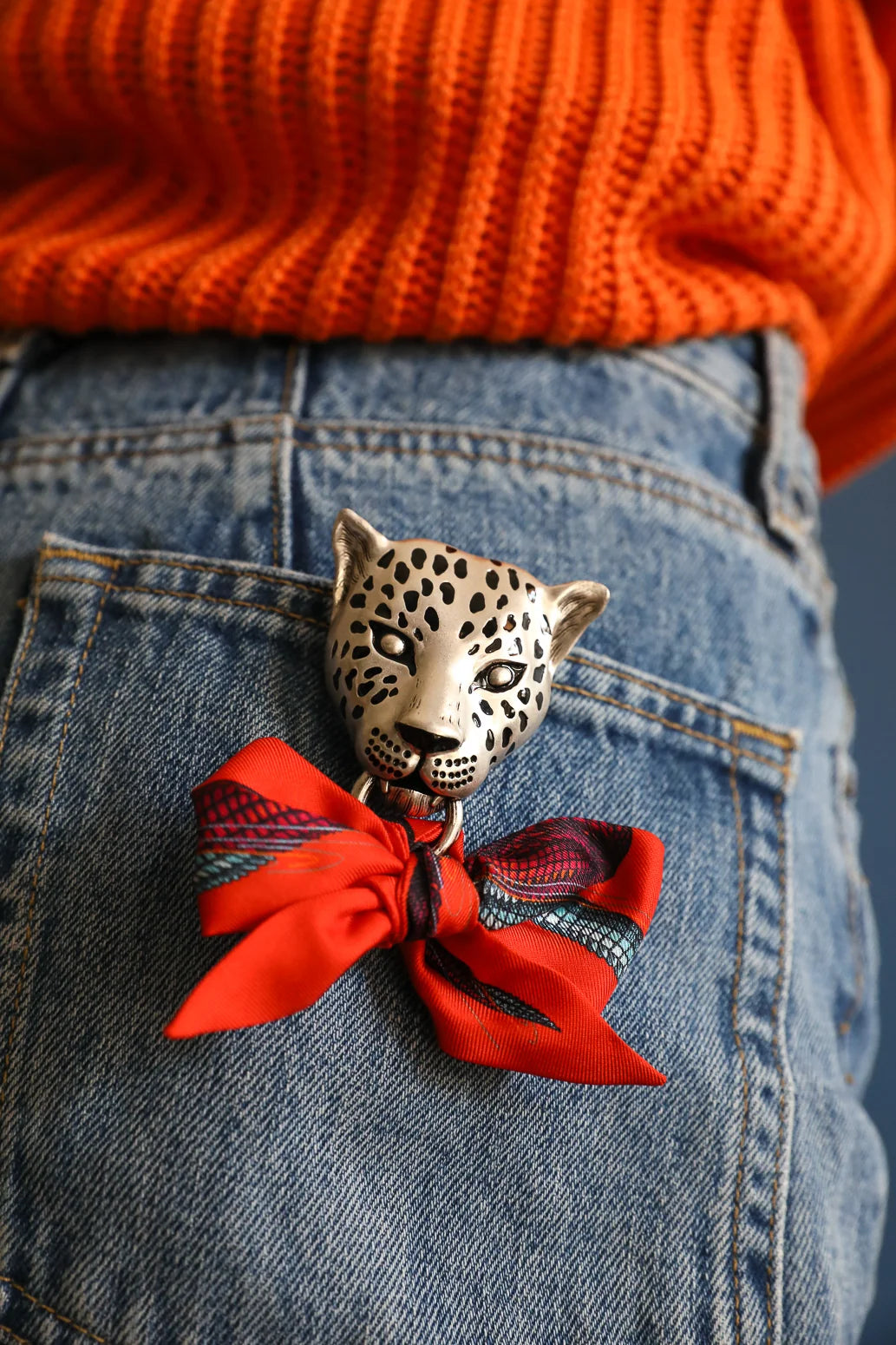 Broche Léopard Silver An-née argentée modulable avec ruban 4 cm ou Bandy