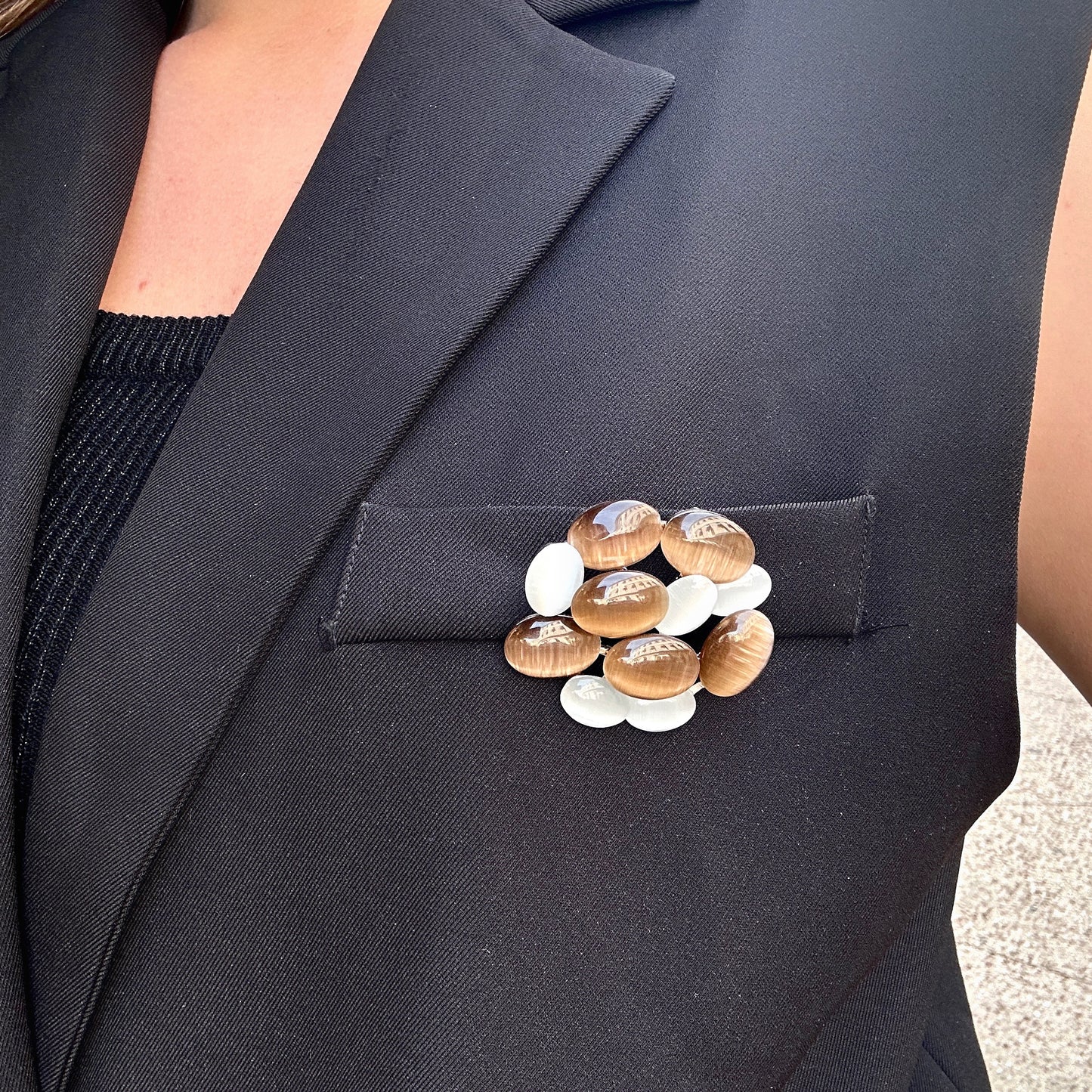 broche-oeil-de-chat-marron-blanc-divinity-sete