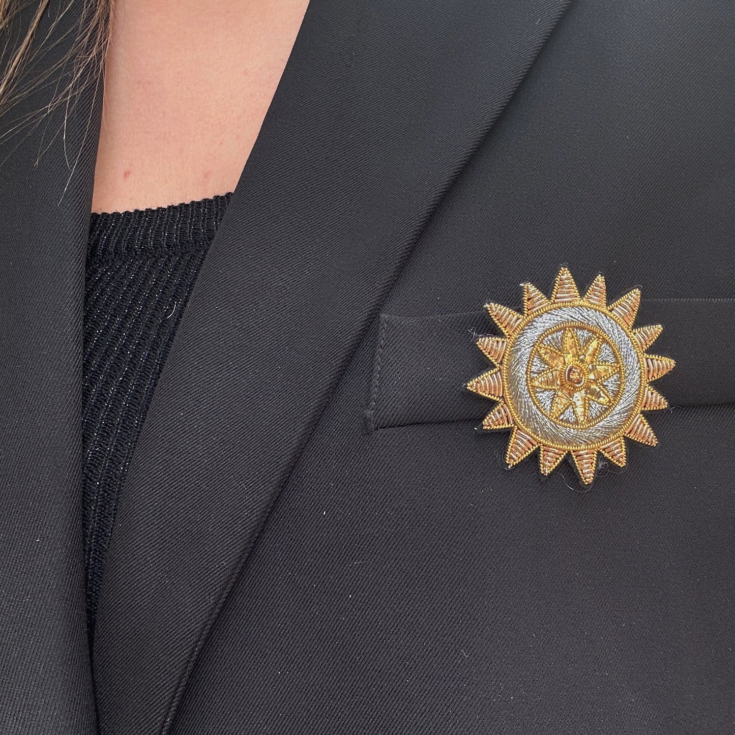 broche-soleil-bicolore-divinity-sete