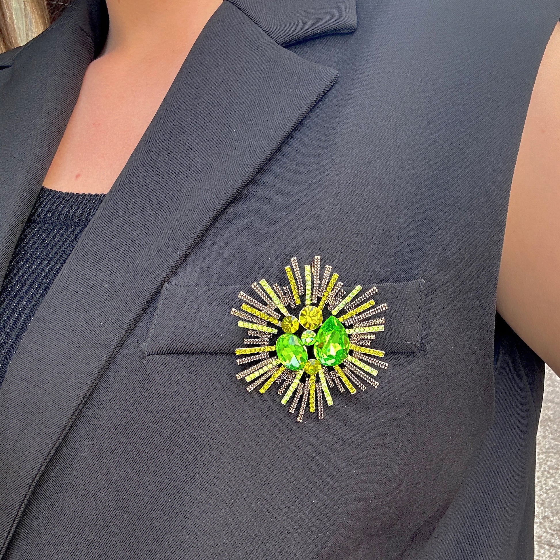 broche-soleil-de-strass-vert-divinity-sete