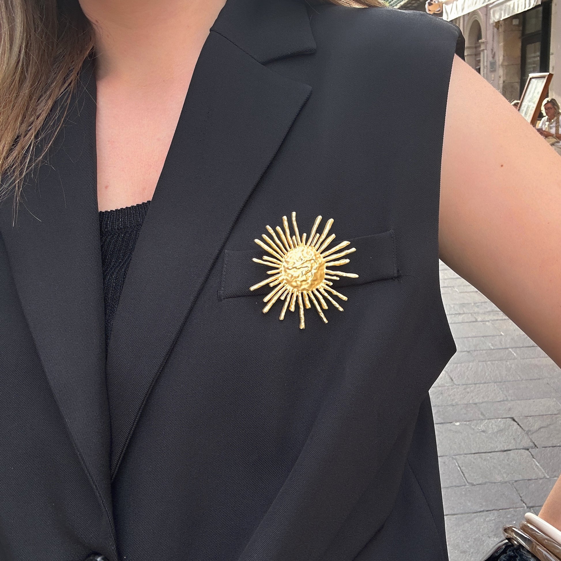 broche-soleil-dore-divinity-sete