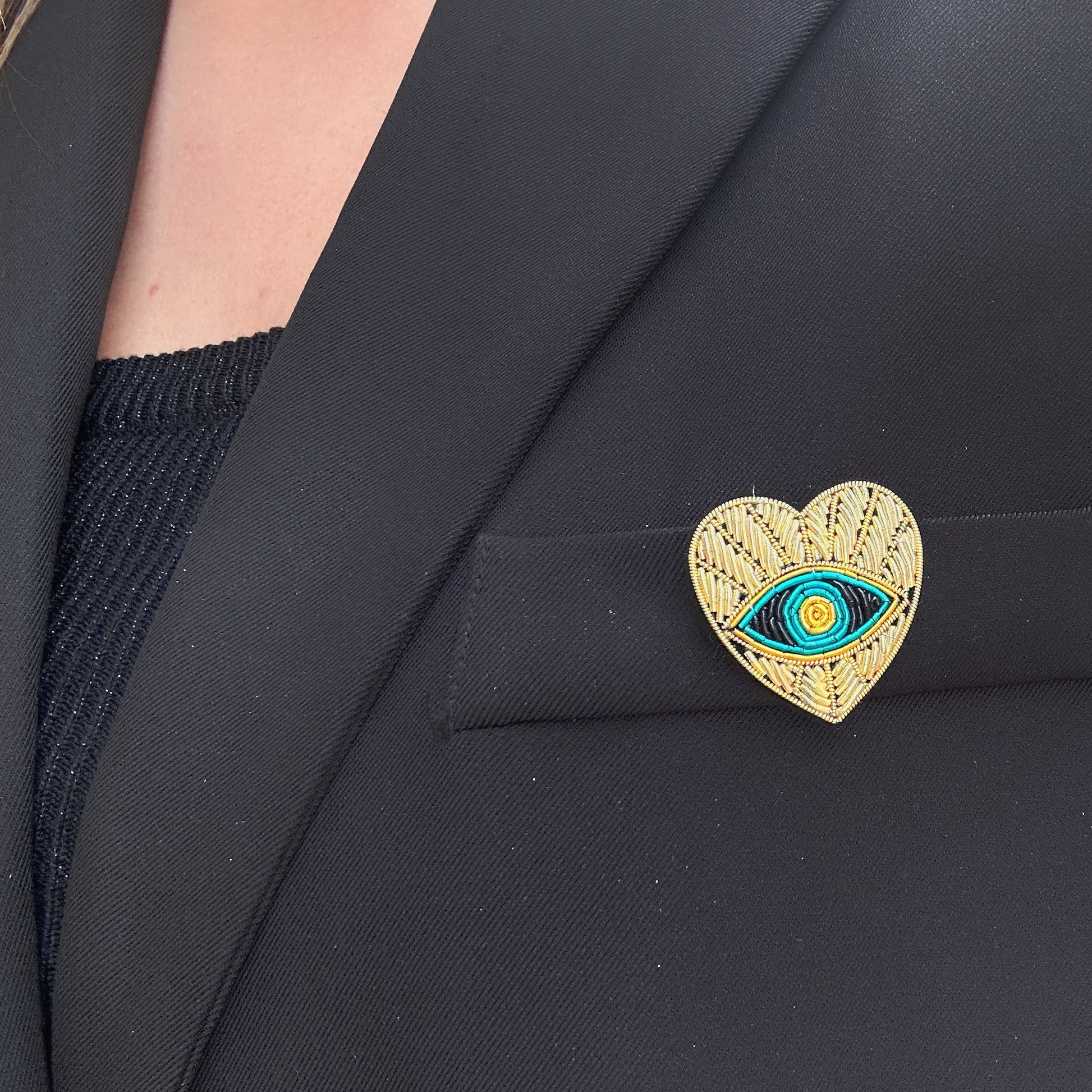 broche-tissu-coeur-dore-oeil-divinity-sete