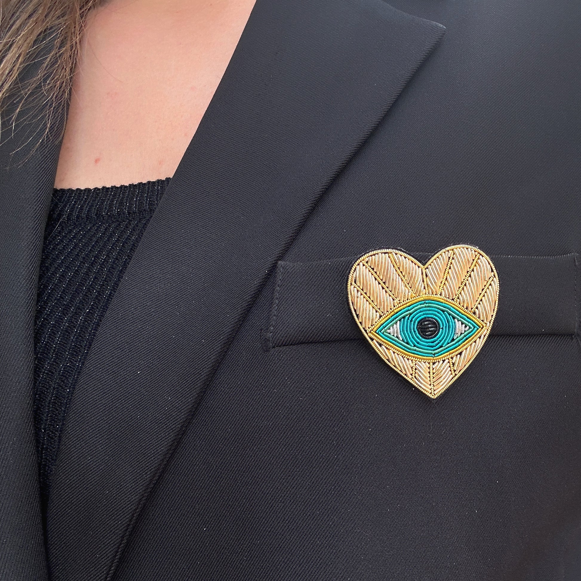 broche-tissu-coeur-oeil-divinity-sete