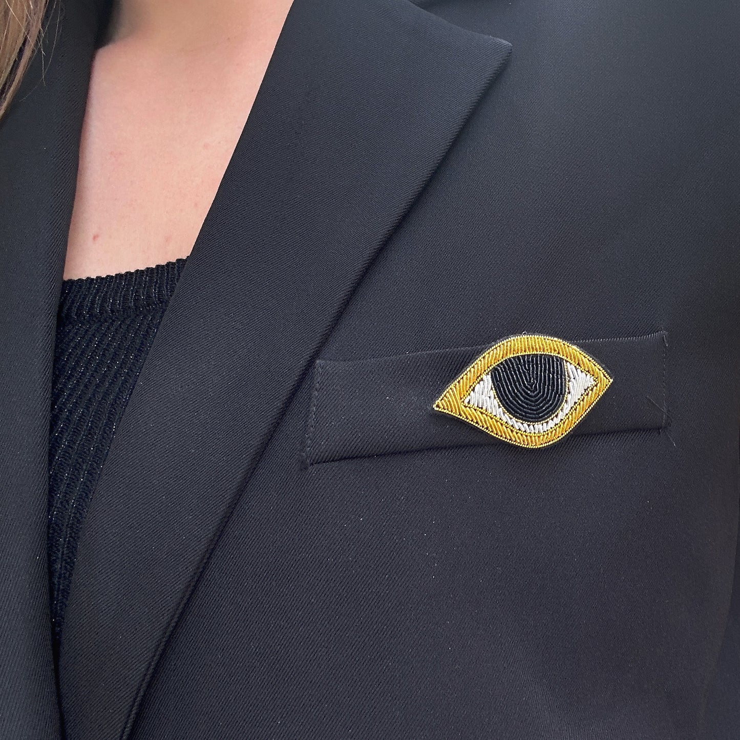 broche-tissu-oeil-noir-divinity-sete