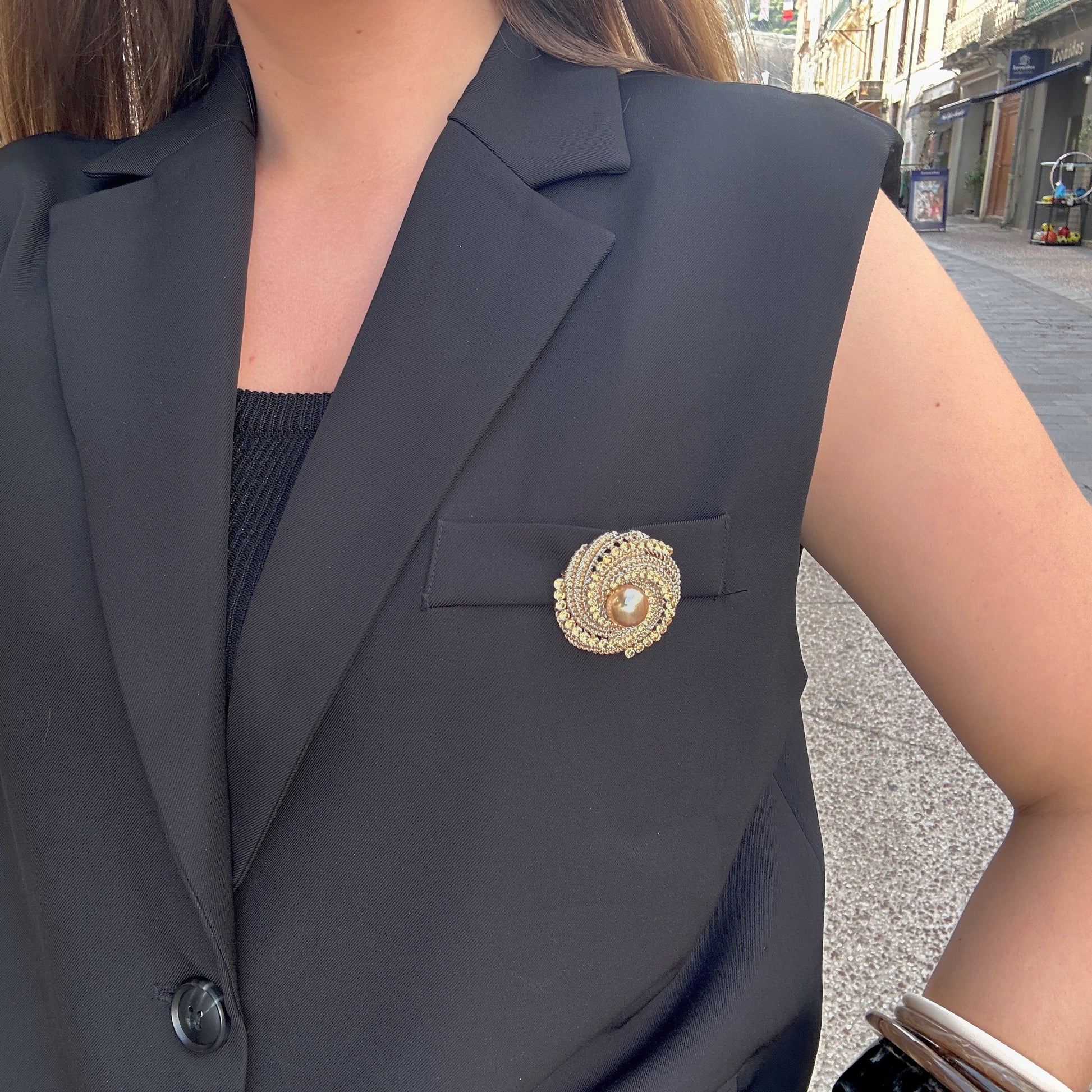 broche-tourbillon-perle-divinity-sete