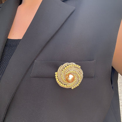 broche-tourbillon-perle-divinity-sete