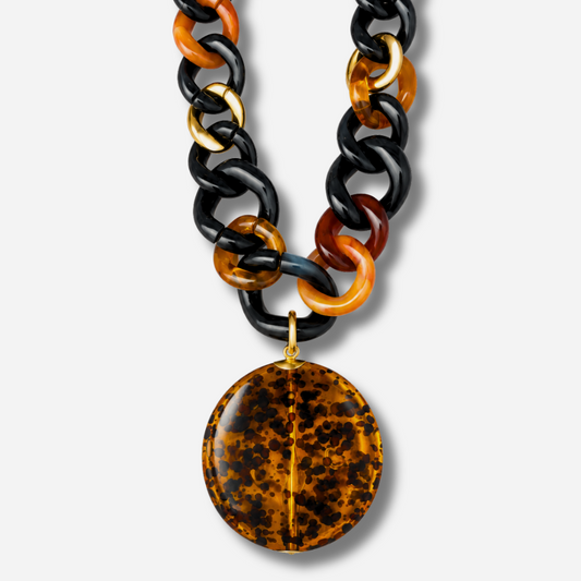 Collier Ambre Francine Bramli Paris à maxi maillons noirs et écaille avec pendentif rond ambré – Divinity Sète
