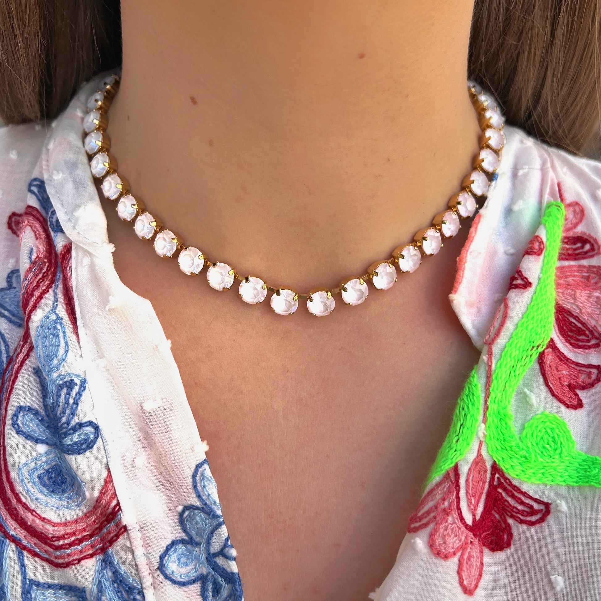 Collier Ava Blanc porté Crézus