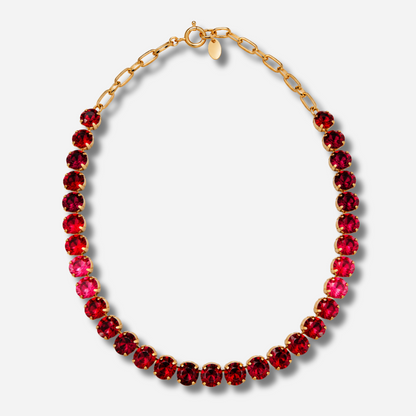Collier Ava Cerise Crézus en cristaux Swarovski rouges, rubis et rose fuchsia, avec sertissage doré et chaîne à maillons – Divinity Sète