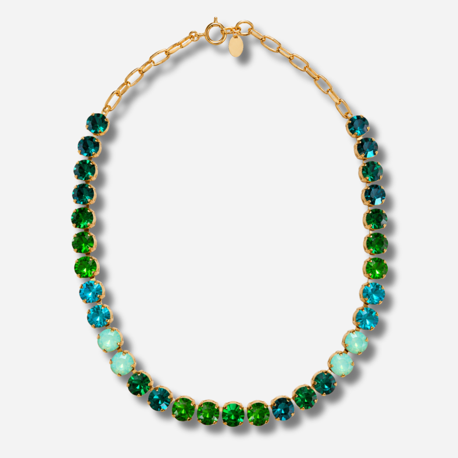 Collier Ava Émeraude Crézus avec cristaux Swarovski verts, émeraude, turquoise et vert d'eau, sertissage doré et chaîne à maillons – Divinity Sète
