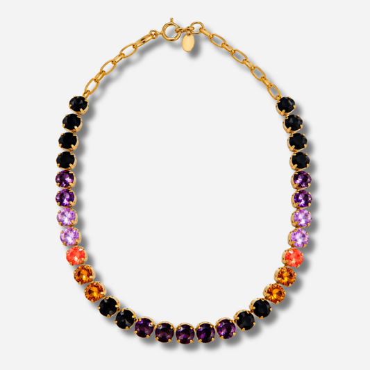 Collier Ava Figue Crézus en cristaux Swarovski violets, noirs, lilas et orange, avec sertissage doré et chaîne à maillons – Divinity Sète