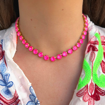 Collier rose fluo Crézus pierres facettées