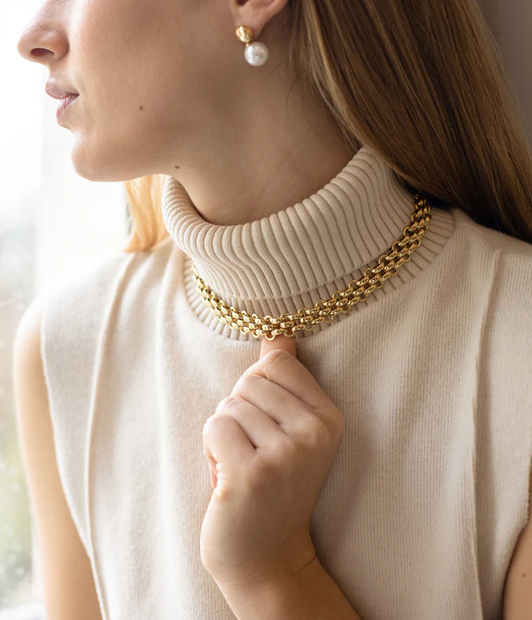 Collier Axelle Zag porté col roulé bijou doré Zag