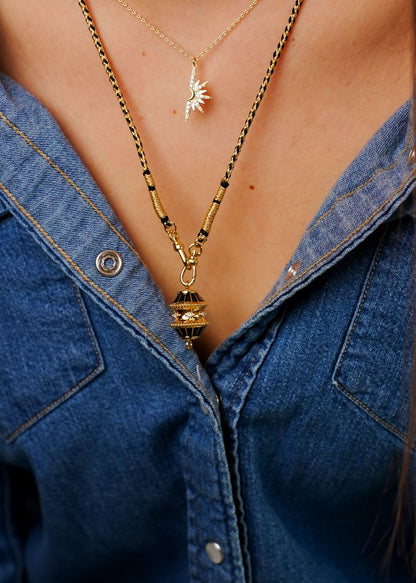 Collier Big Talisman Black Mya Bay porté en accumulation