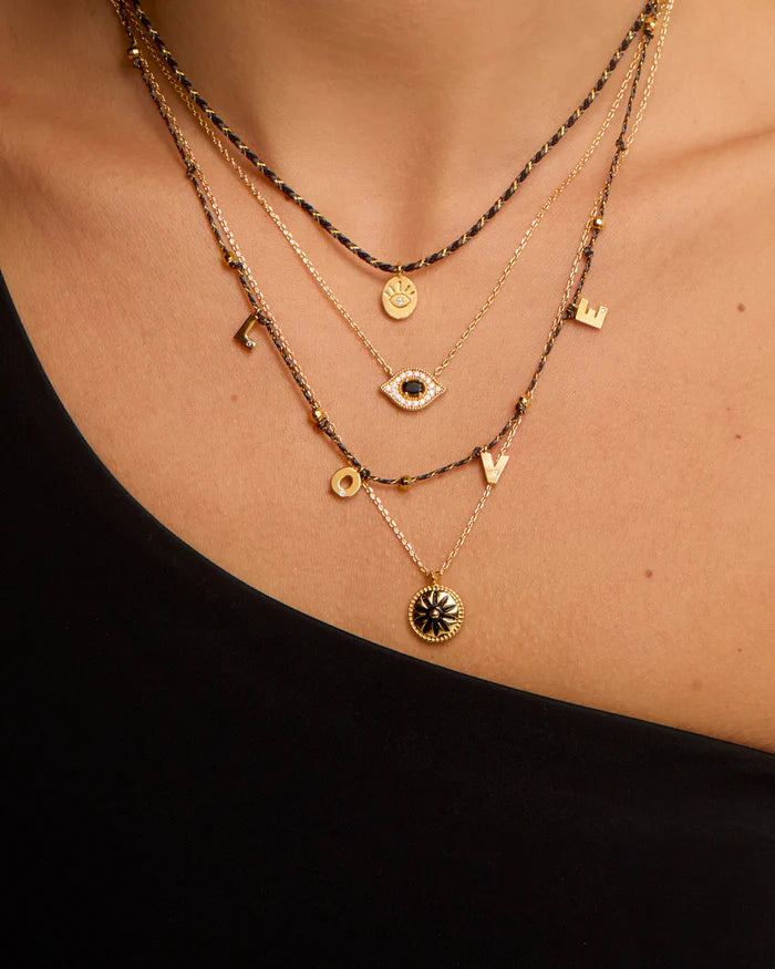 Collier Black Majestic Eye Mya Bay porté au cou
