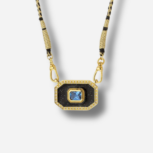 Collier Black Shiny Yucatan Mya Bay doré avec pendentif noir et pierre bleue